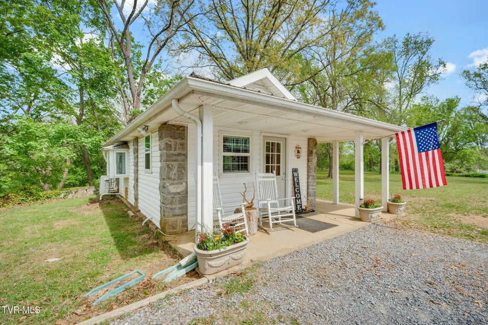 Photo #55: 207 Lynwood Street