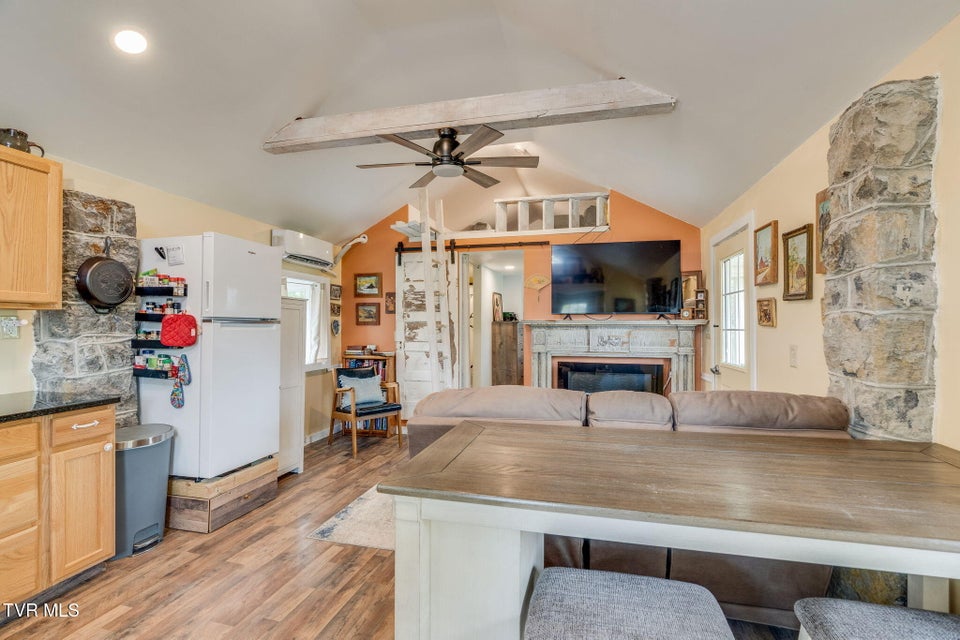 Photo #56: 207 Lynwood Street