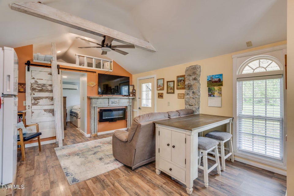 Photo #57: 207 Lynwood Street