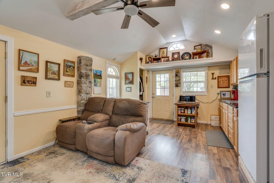 Photo #58: 207 Lynwood Street