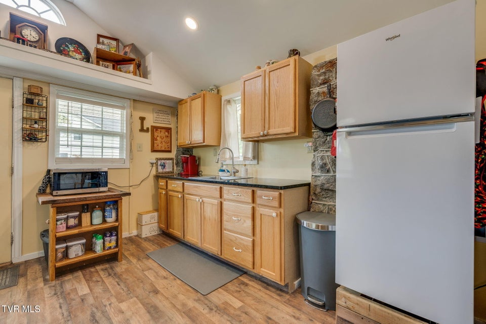 Photo #59: 207 Lynwood Street