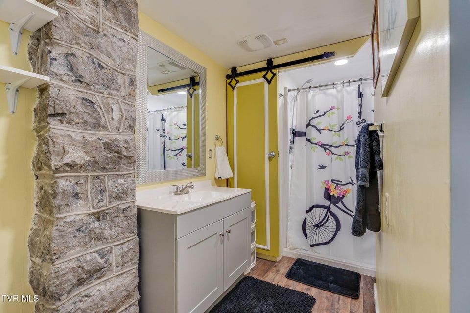 Photo #63: 207 Lynwood Street