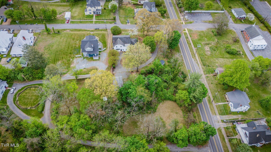 Photo #69: 207 Lynwood Street