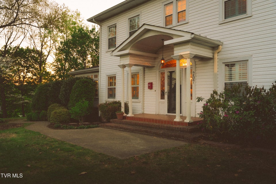 Photo #74: 207 Lynwood Street