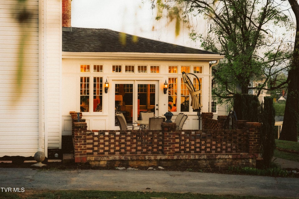 Photo #78: 207 Lynwood Street