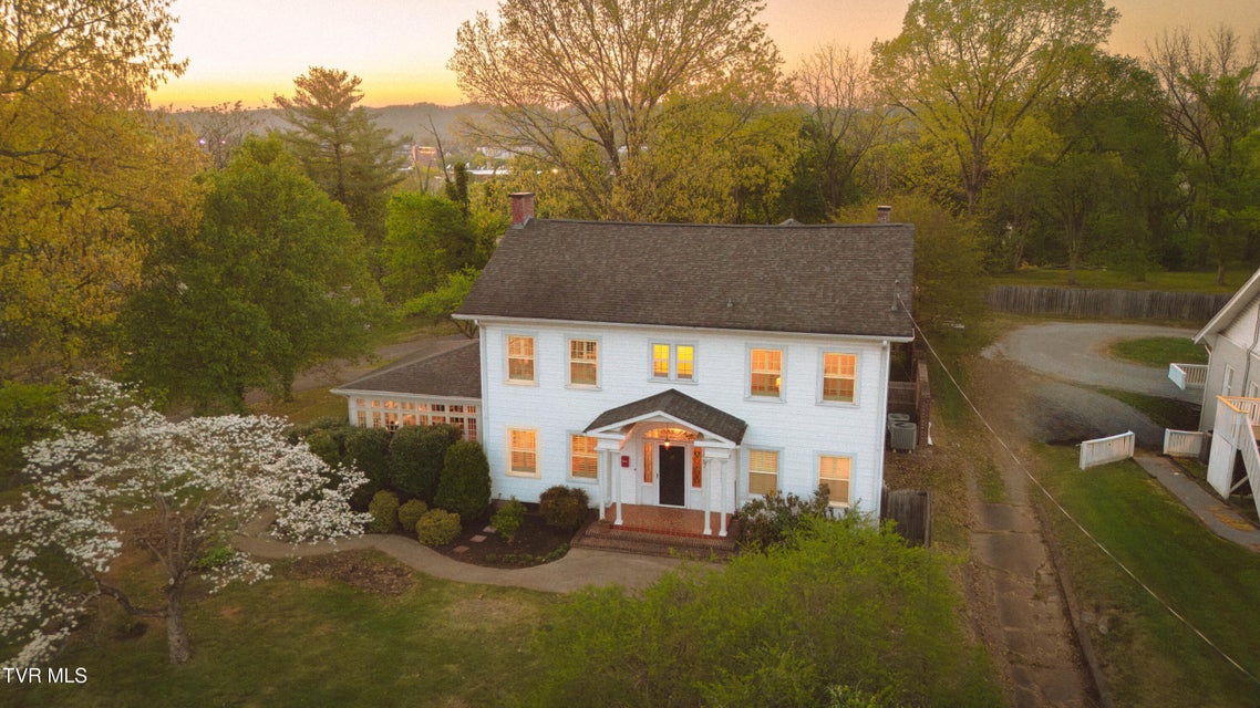 Photo #80: 207 Lynwood Street