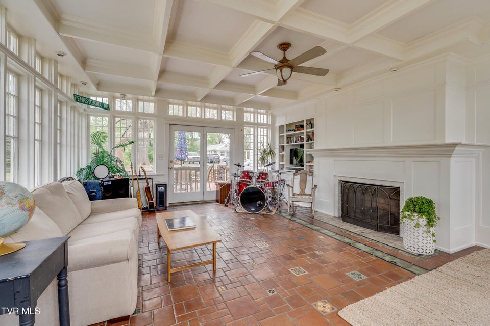 Photo #14: 207 Lynwood Street