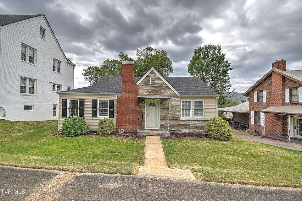 Photo #2: 165 Sevier Avenue