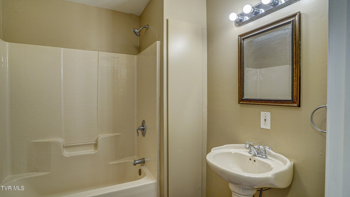 Photo #31: 271 Sinking Springs Road