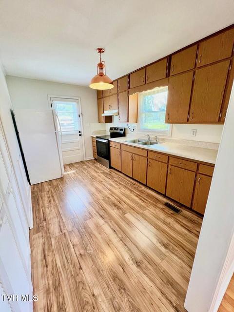 Photo #7: 615 6151/2 Bravo Street