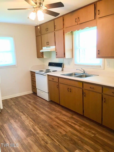 Photo #13: 615 6151/2 Bravo Street