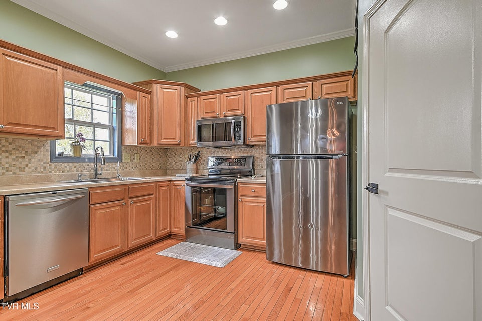 Photo #18: 176 Woodmont Avenue