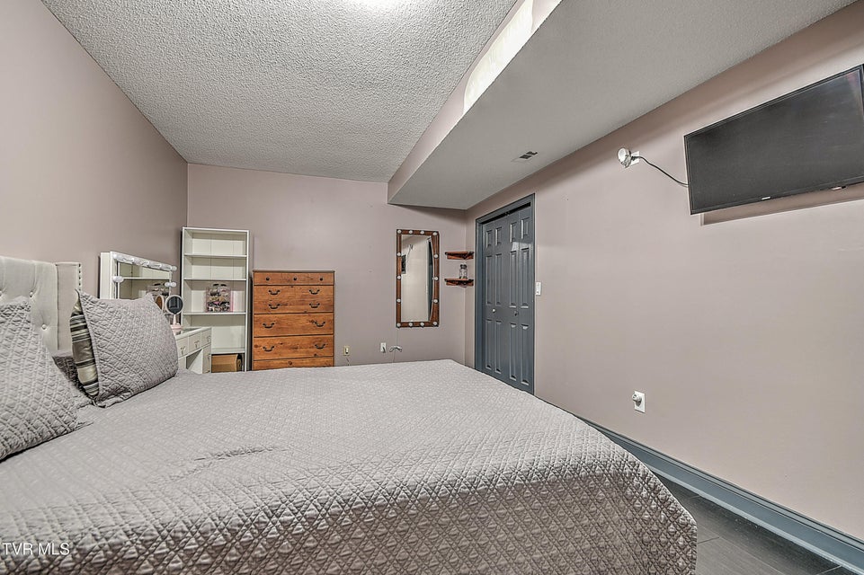 Photo #46: 176 Woodmont Avenue