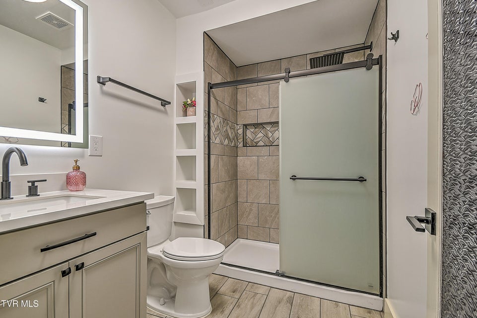 Photo #44: 176 Woodmont Avenue