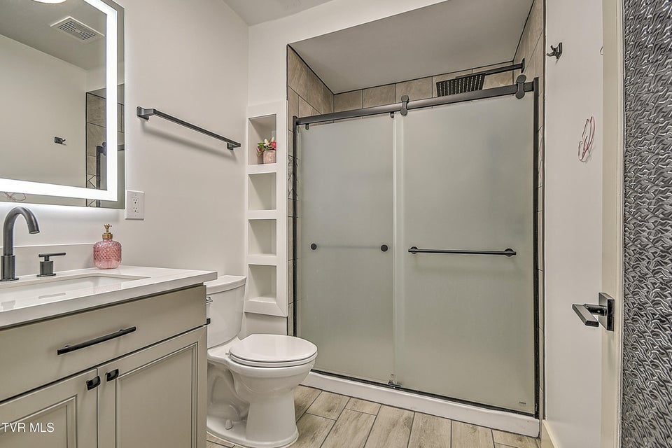 Photo #43: 176 Woodmont Avenue