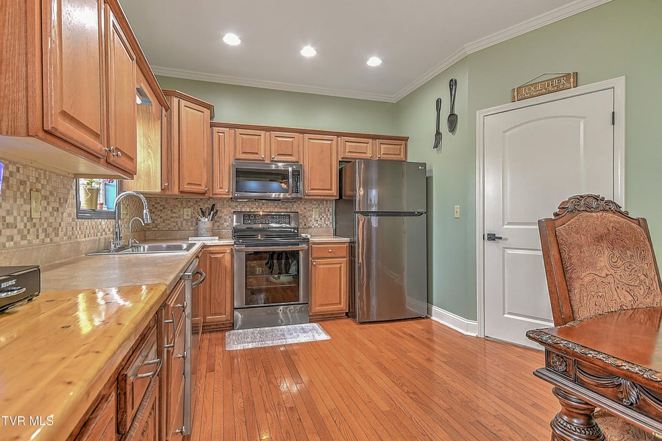 Photo #17: 176 Woodmont Avenue