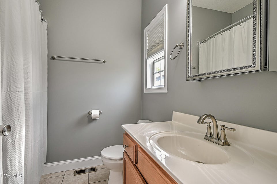 Photo #26: 176 Woodmont Avenue