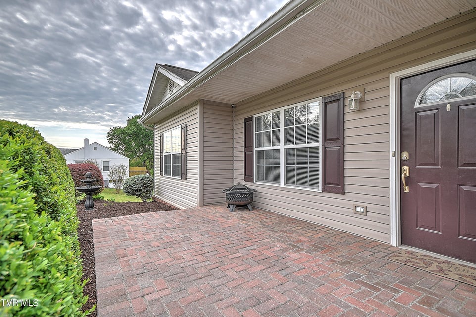 Photo #4: 176 Woodmont Avenue