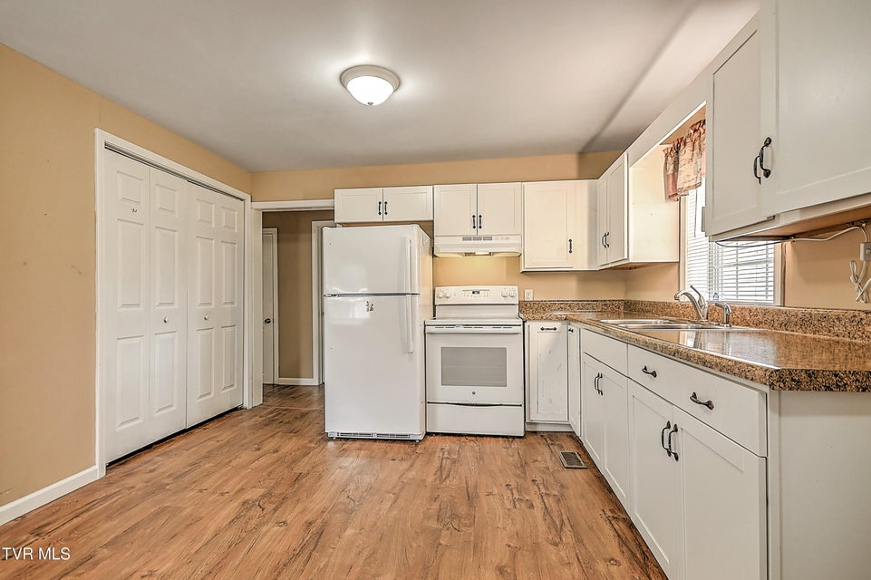 Photo #10: 506 Trudy Street