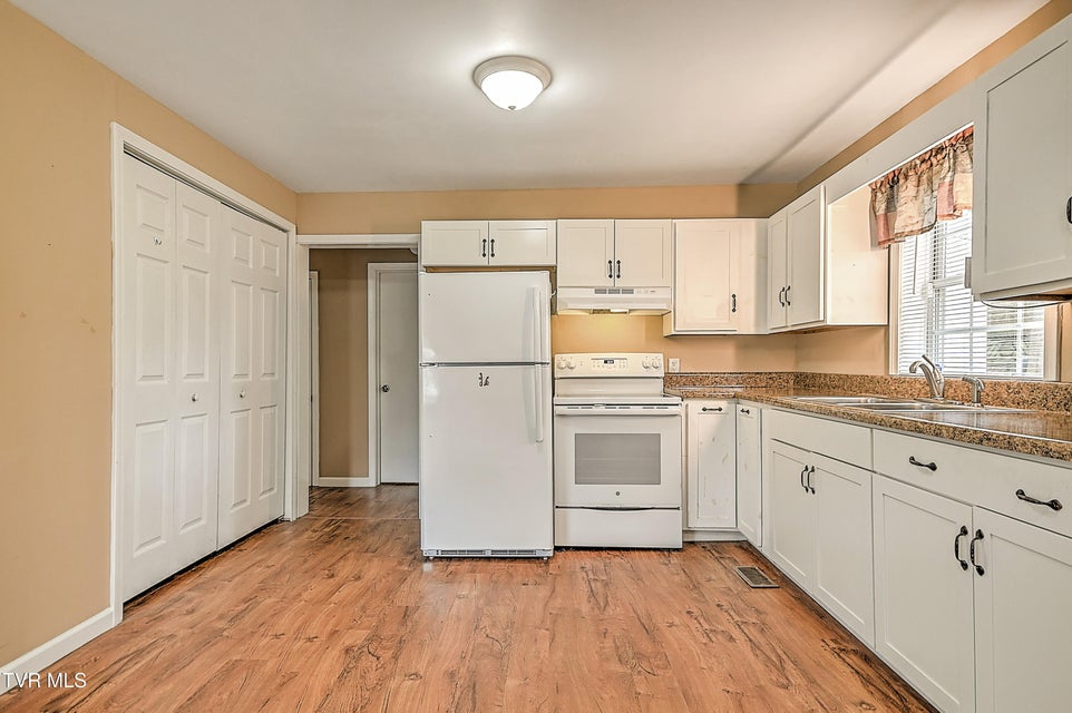 Photo #11: 506 Trudy Street