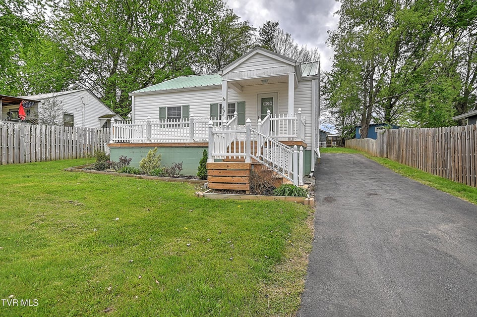 Photo #32: 506 Trudy Street