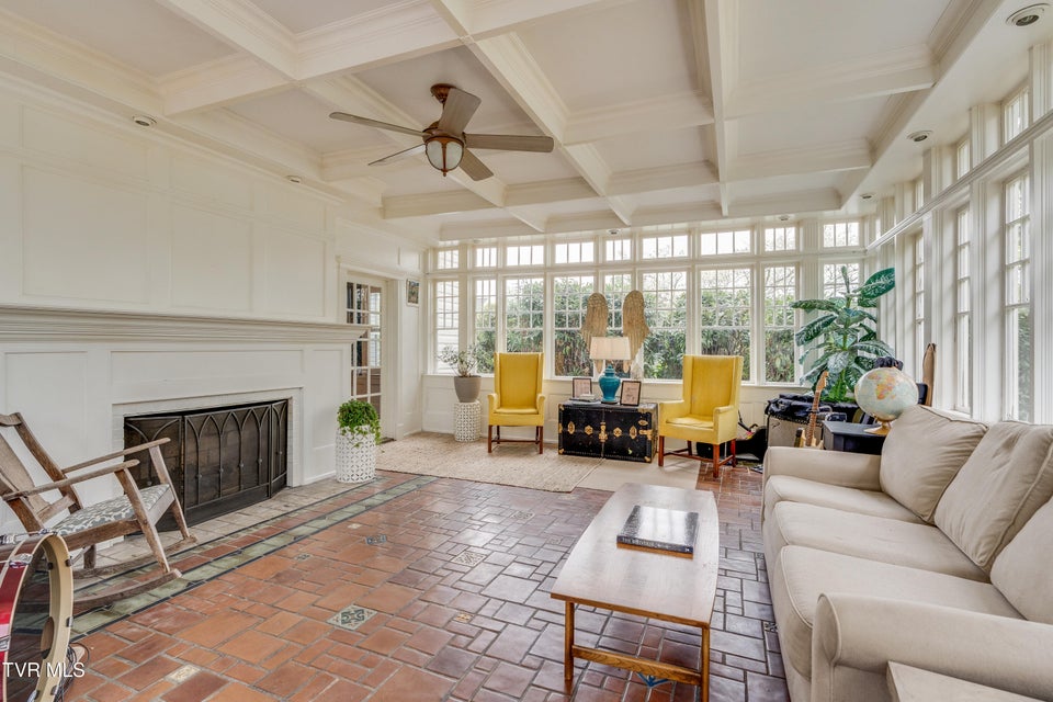 Photo #15: 207 Lynwood Street