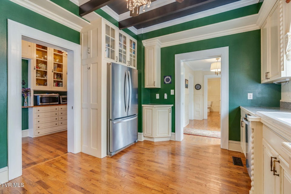 Photo #17: 207 Lynwood Street