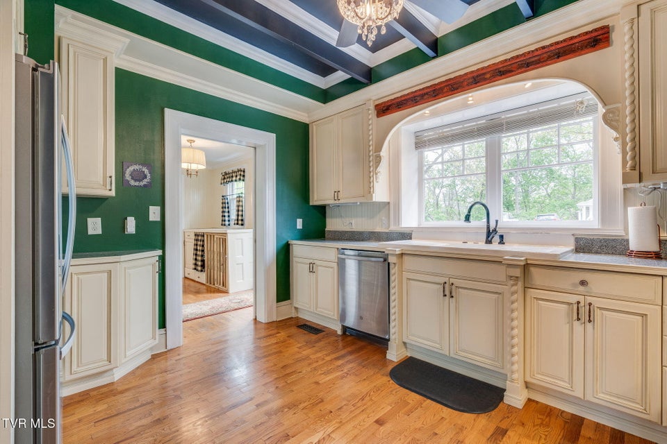 Photo #18: 207 Lynwood Street