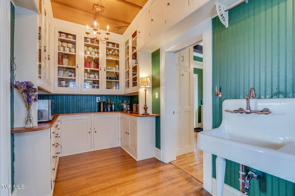 Photo #20: 207 Lynwood Street