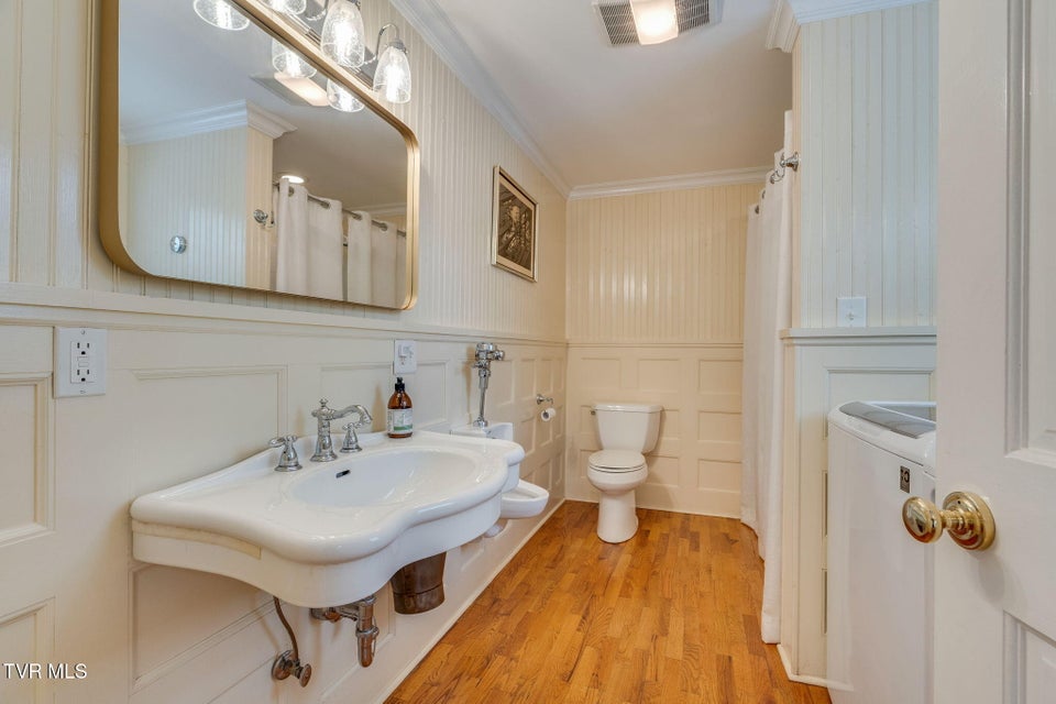 Photo #22: 207 Lynwood Street