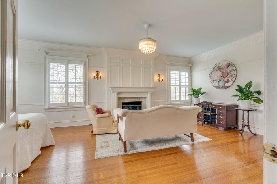 Photo #25: 207 Lynwood Street