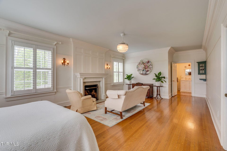 Photo #26: 207 Lynwood Street