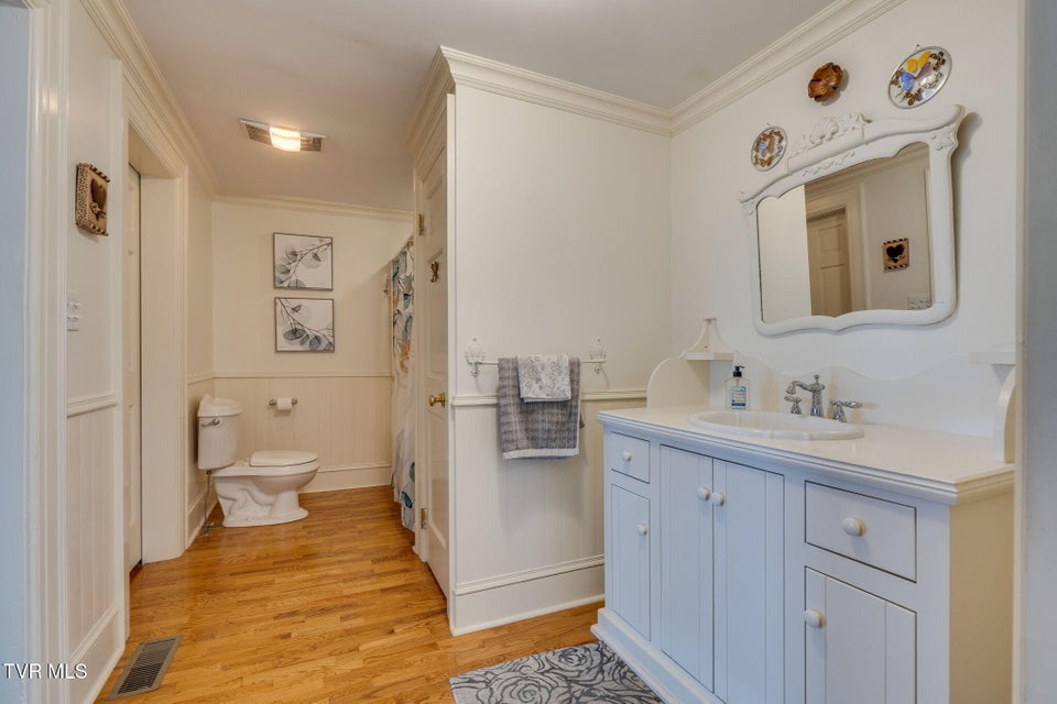 Photo #28: 207 Lynwood Street