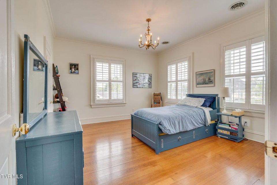 Photo #31: 207 Lynwood Street