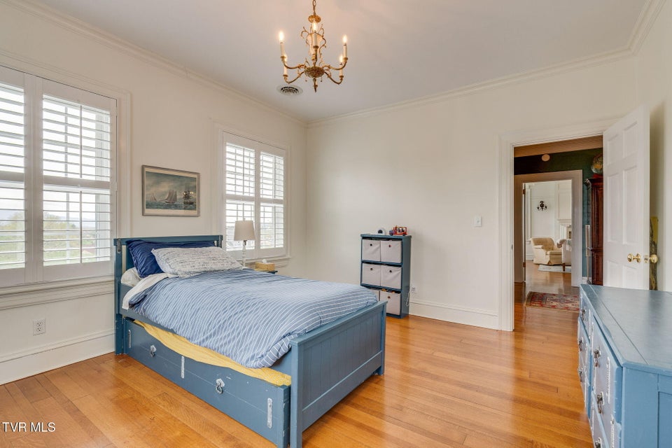 Photo #32: 207 Lynwood Street