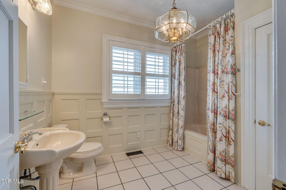 Photo #33: 207 Lynwood Street