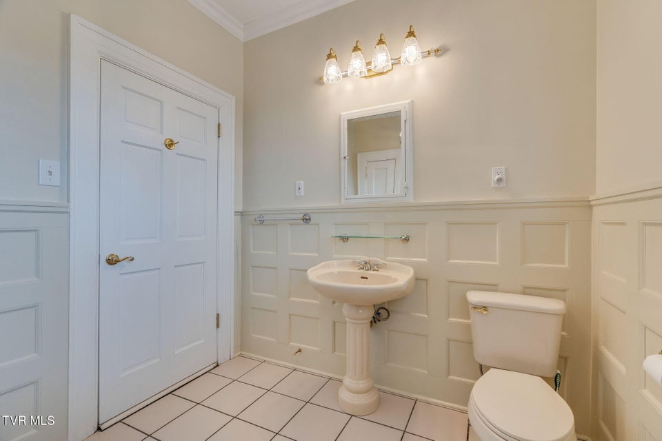 Photo #34: 207 Lynwood Street