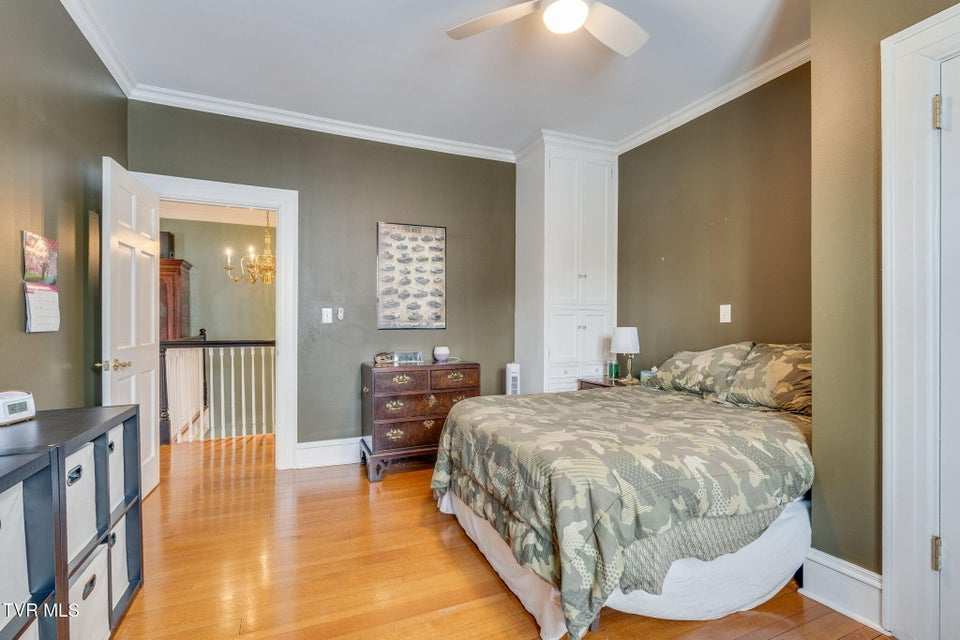 Photo #36: 207 Lynwood Street