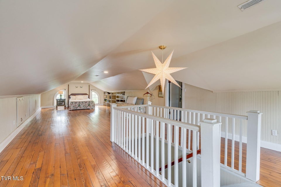 Photo #37: 207 Lynwood Street