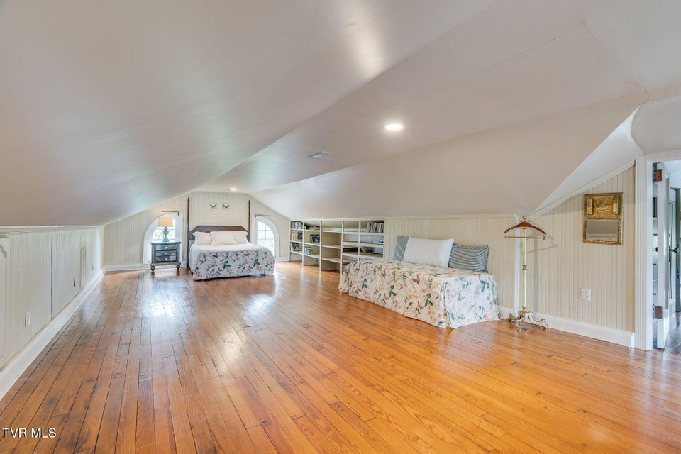 Photo #38: 207 Lynwood Street