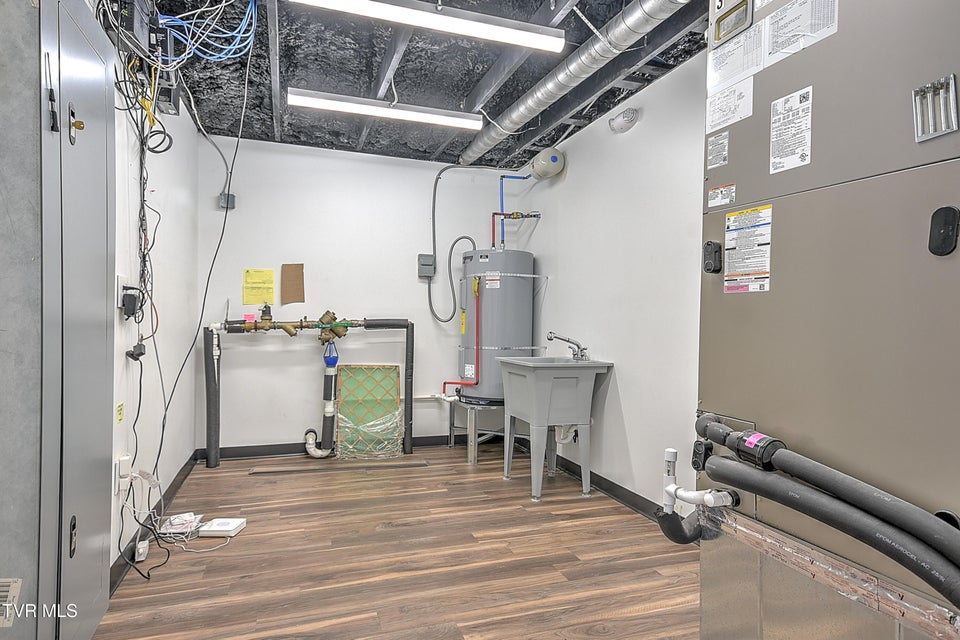 Photo #30: 3100 Roan Street