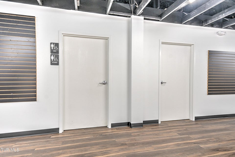 Photo #31: 3100 Roan Street