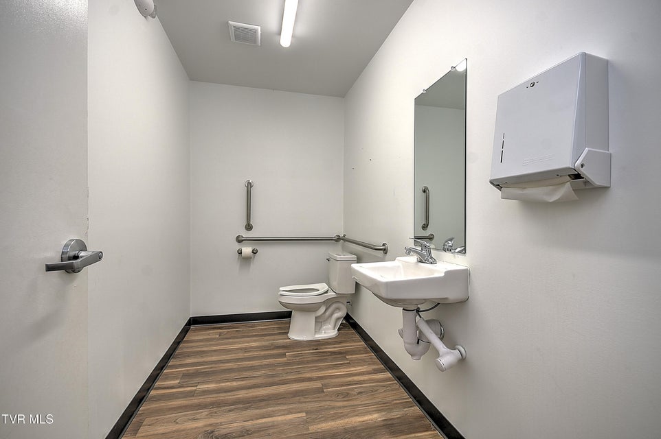 Photo #32: 3100 Roan Street