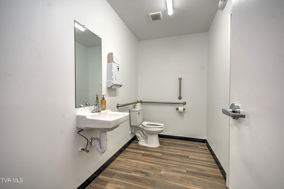 Photo #33: 3100 Roan Street