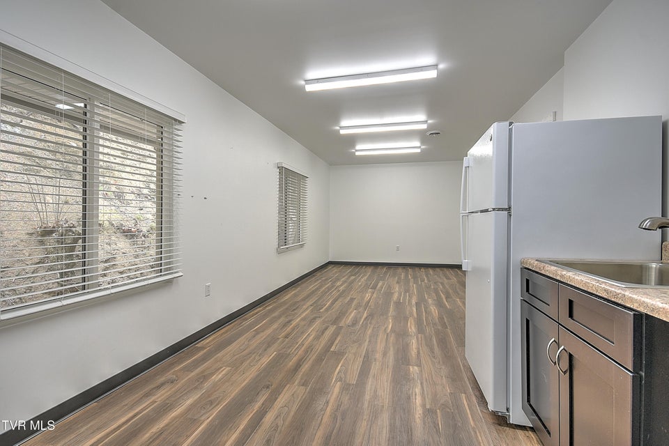 Photo #34: 3100 Roan Street