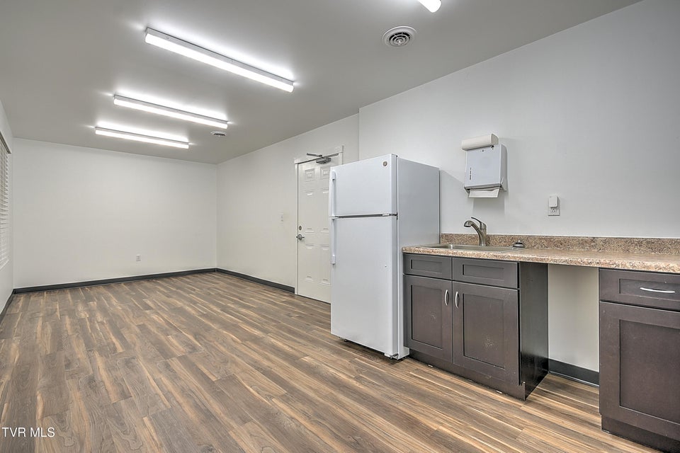 Photo #35: 3100 Roan Street