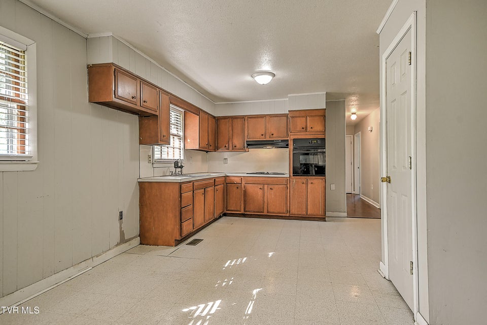 Photo #5: 816 Burwind Court