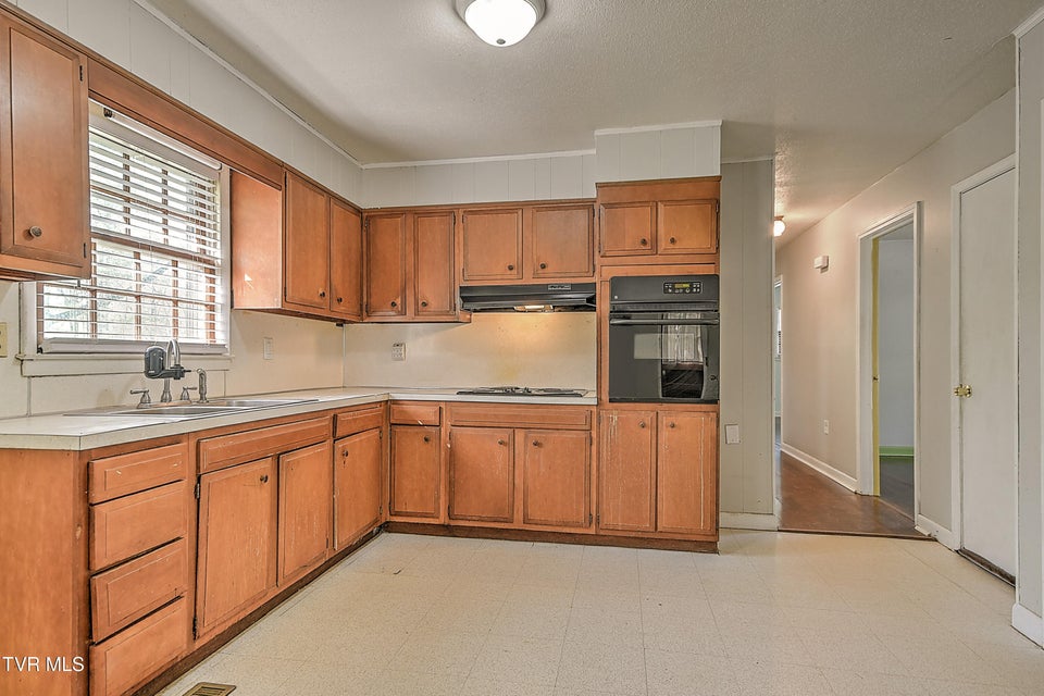 Photo #6: 816 Burwind Court