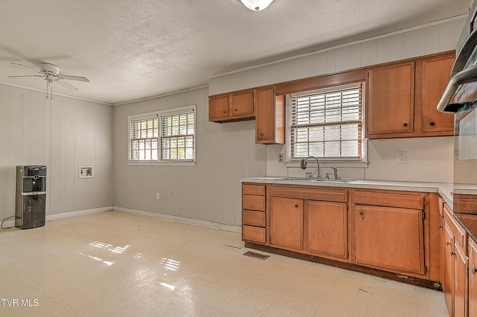 Photo #7: 816 Burwind Court