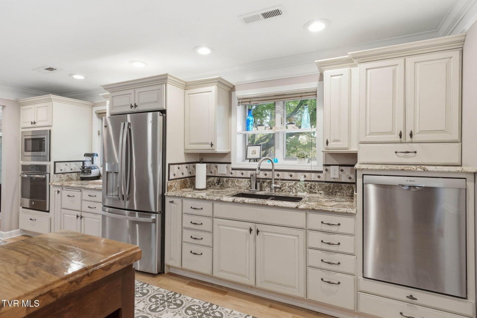 Photo #10: 4953 Weaver Pike